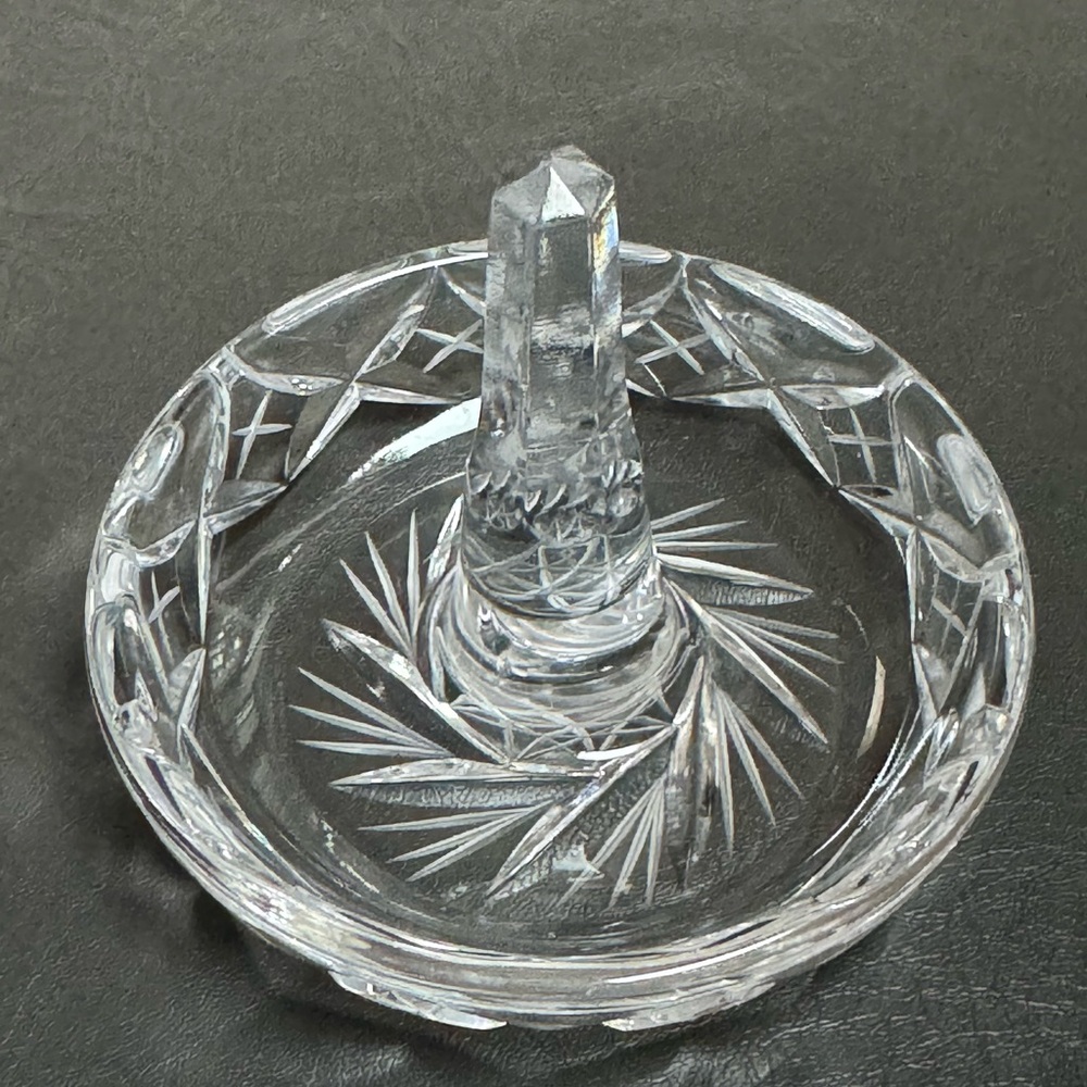 Vintage CRYSTAL RING HOLDER CLEAR CUT LIKE NEW approx 3”